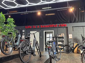 Ingeruilde fietsen in de showroom van Fiets & Co Joure